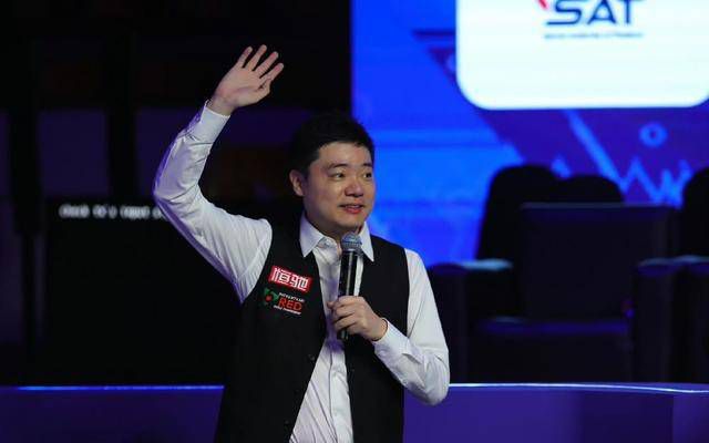 被绑在刑具上疯狂高潮