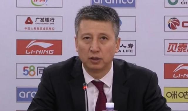 女人扒开大腿让男人捅